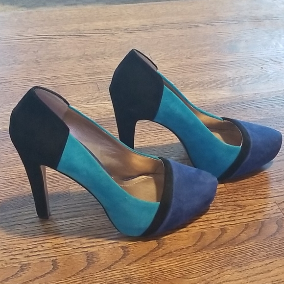 BCBGENERATION Blue/Black Suede Pumps - Picture 4 of 7